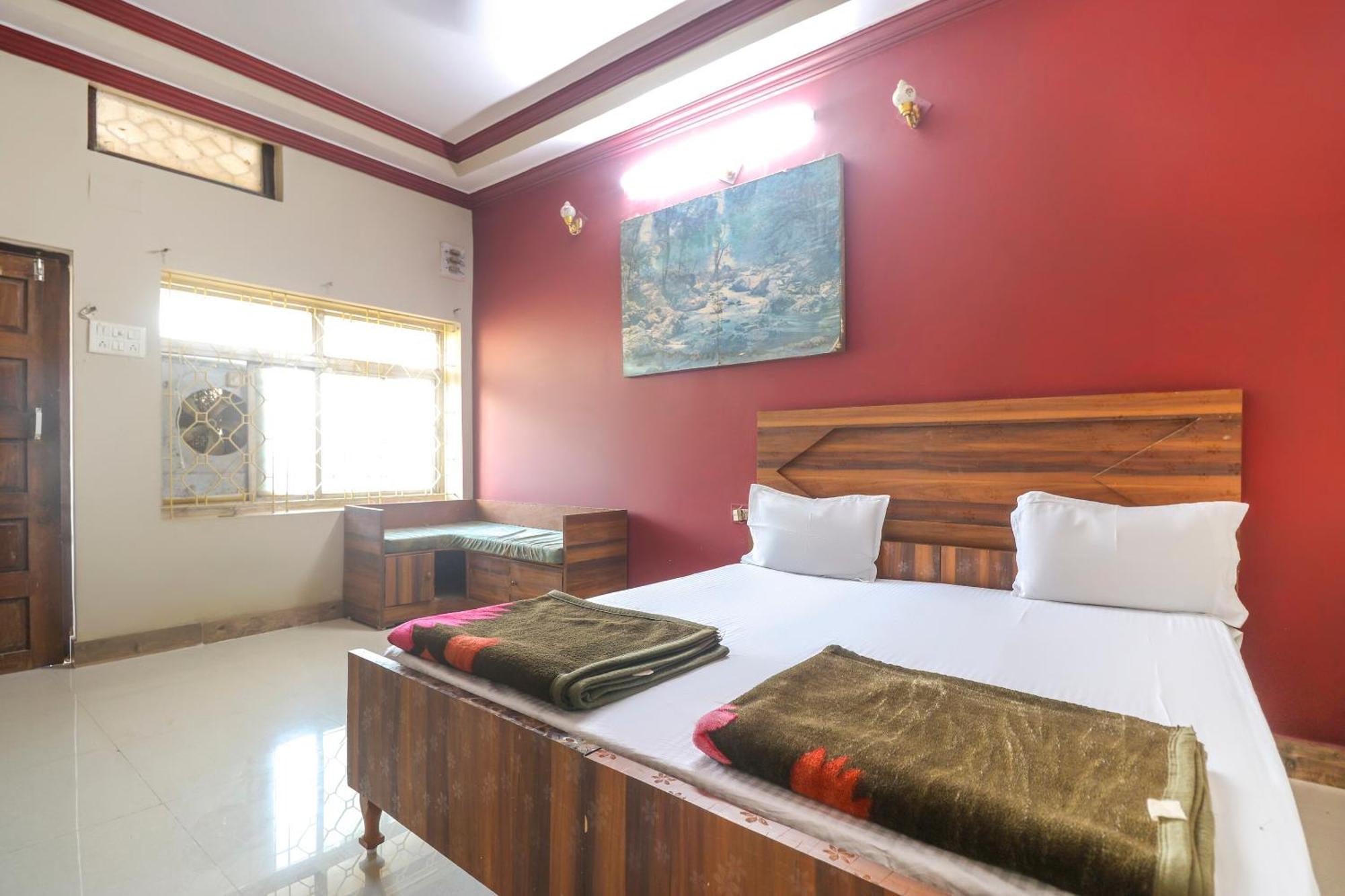 SPOT ON 46266 Hotel Poonam Jagdalpur Exterior foto