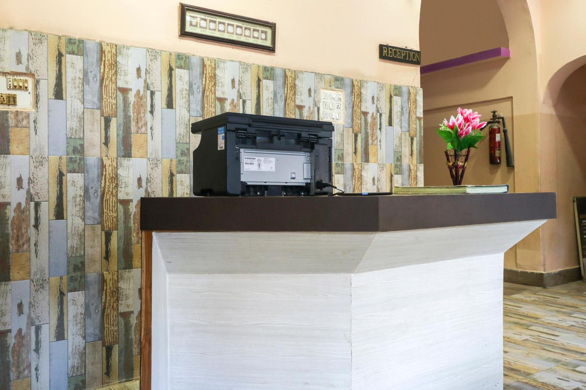 SPOT ON 46266 Hotel Poonam Jagdalpur Exterior foto