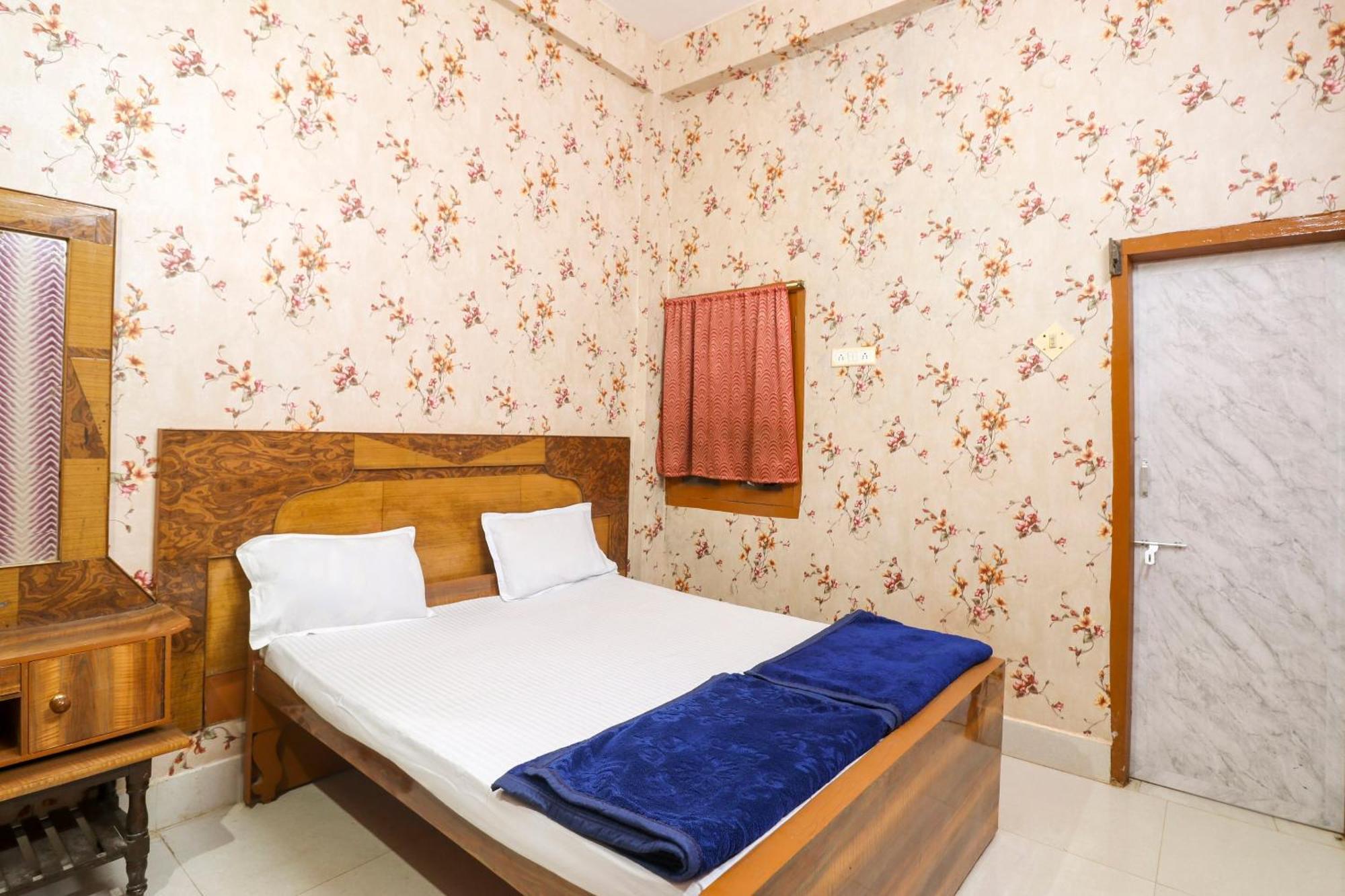SPOT ON 46266 Hotel Poonam Jagdalpur Exterior foto